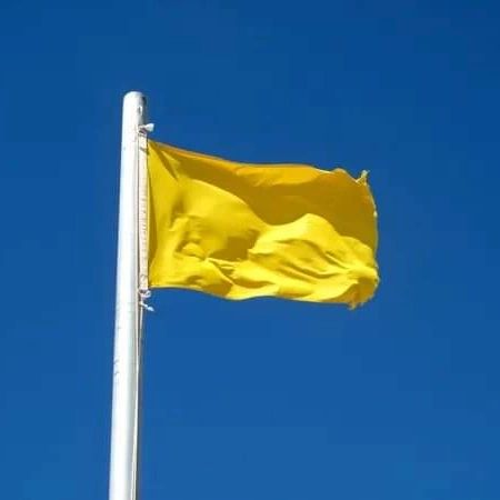 ¡Uh!

¿Os acordáis de nosotros? nosotros de vosotros mucho, así que... ¡Bandera Amarilla CIAO La Lanzada para este finde!
Crucemos dedos.

Ooh!

Do you remember us? We remember you a lot, so... 
CIAO La Lanzada Yellow Flag up for this weekend!
Let's cross fingers.

#ciaowindsurfing #circuito #iberico #accion #olas #ciao2022 #lanzada #galicia #windsurfing #waves #festival #waveriding #surf #surfeadas #saltos #jumps #salty